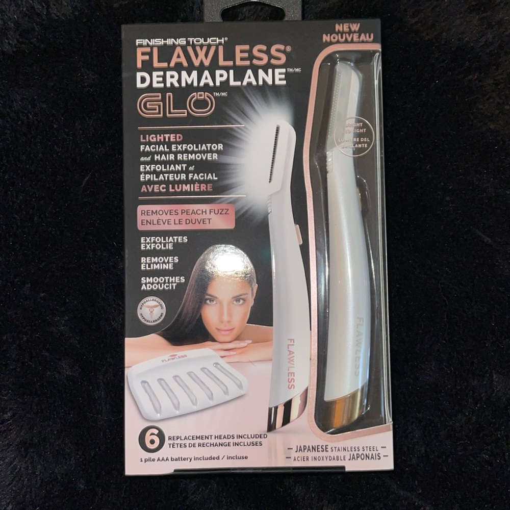 NEW Flawless Dermaplane Glo GIFT IT!